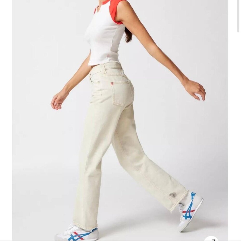 URBAN OUTFITTERS BDG High-Waisted Cowboy Jeans Cream; Size 26.